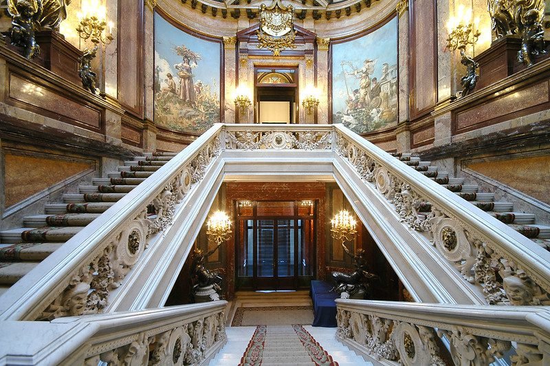 Palacio de Linares en Madrid, uno de los lugares embrujados más famosos de España.