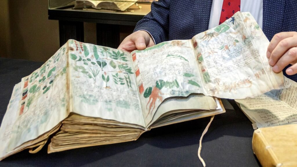 Manuscrito Voynich, uno de los libros malditos con un lenguaje indescifrable.